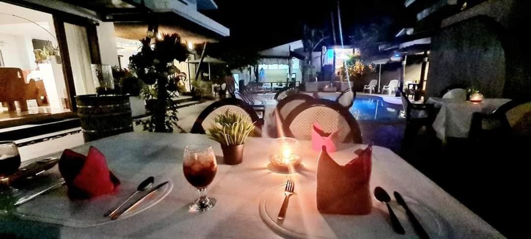 Date & Dine Resort Antipolo Exterior foto